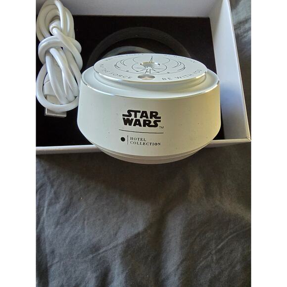 New Hotel Collection STAR WARS LIGHT SIDE CHAUFFEUR CAR DIFFUSER - Picture 4 of 5